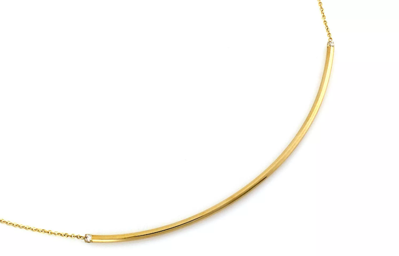 Zlatý náhrdelník s oblúkovým príveskom v minimalistickom dizajne