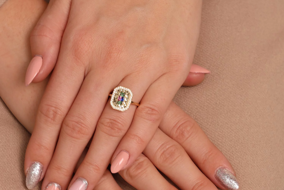 Zlatý dizajnový prsteň so zirkónmi – Statement Gold Ring