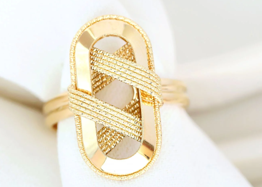 Zlatý prsteň s prepleteným motívom – Golden Entrelacé Ring