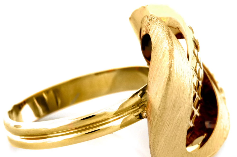 Zlatý dizajnový prsteň s reliéfnou štruktúrou – Golden Époque Ring