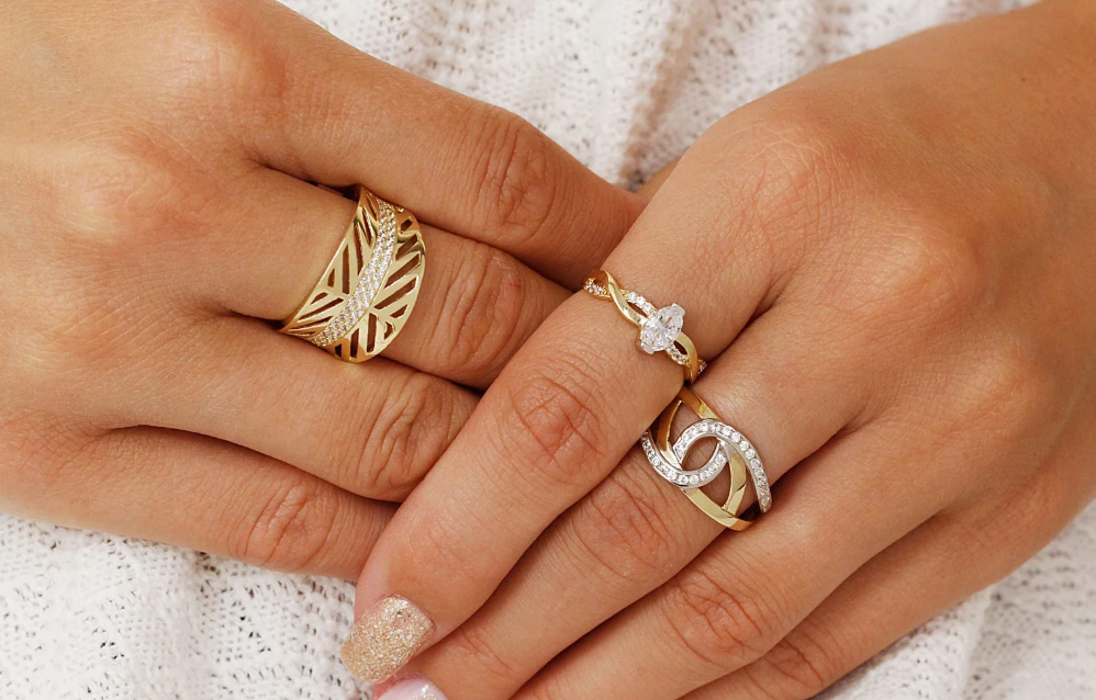Masívny zlatý prsteň so zirkónmi – Golden Atria Ring