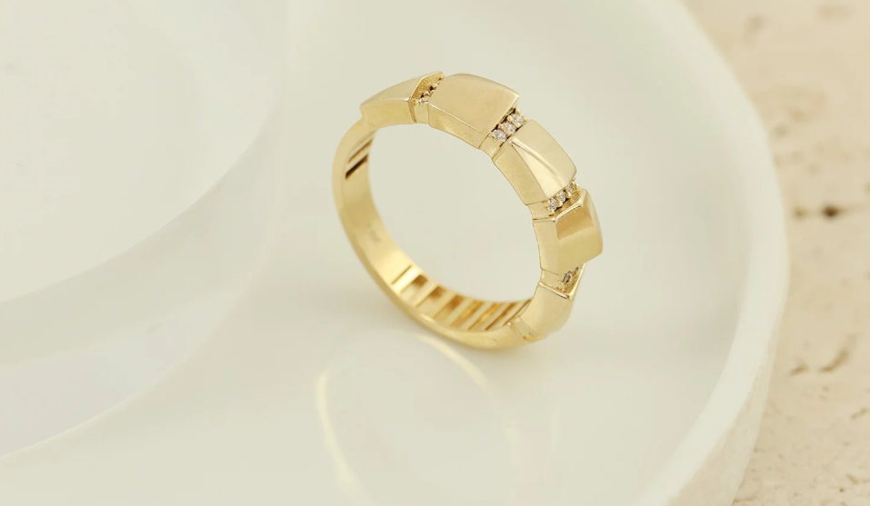 Zlatý prsteň s geometrickým dizajnom a zirkónmi - Carré Élégance Ring